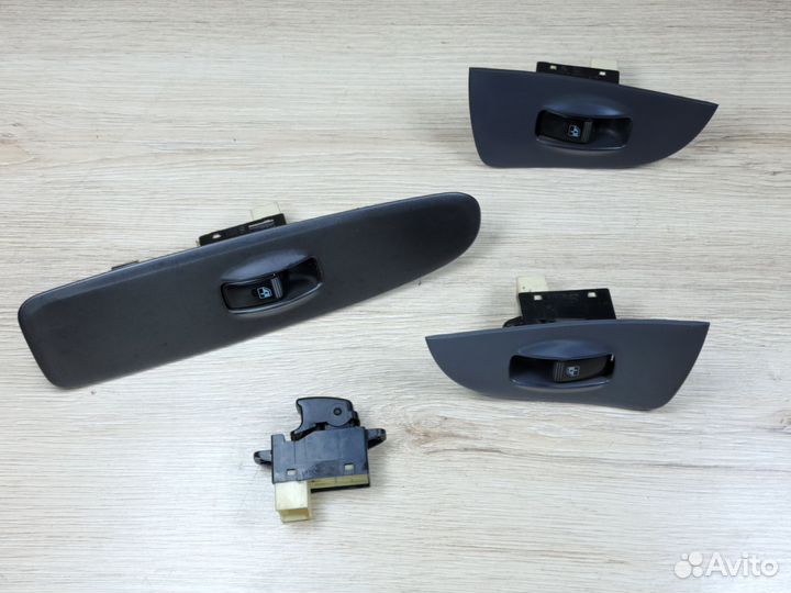 Кнопка стеклоподъёмника Hyundai Elantra 3 XD J3