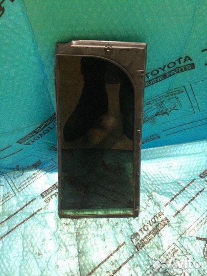 Стекло двери задней правой (форточка) Toyota Land