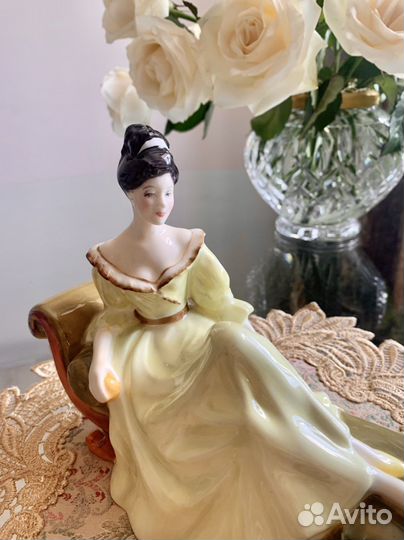 Royal Doulton фарфровая статуэтка “AT ease”