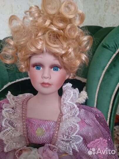 Кукла фарфоровая 75см