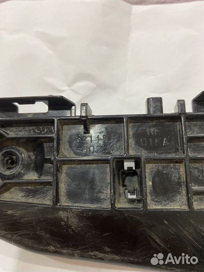 Кронштейн бампера Тойота Лэнд Крузер 200