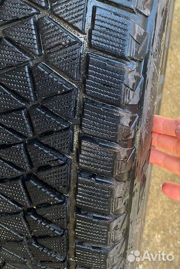 Bridgestone Blizzak DM-V2 235/65 R17