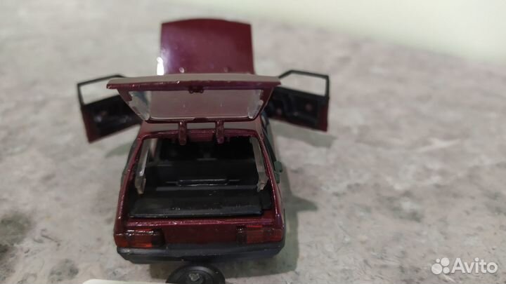 На доставке.Автомобиль ваз с прицепом скиф 1: 43