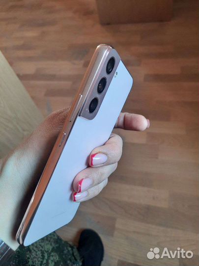 Samsung Galaxy S22, 8/256 ГБ