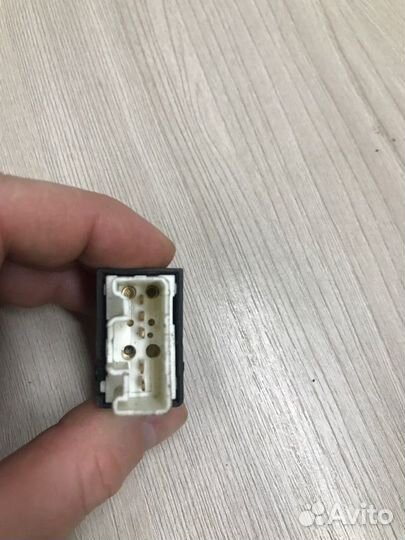 Кнопка стеклоподъемника передняя правая Lifan