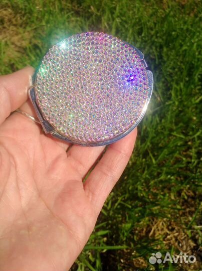 Зеркало и расческа