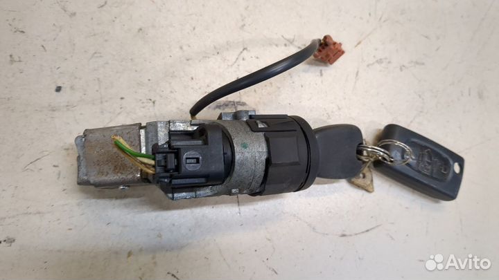 Замок зажигания Peugeot Partner, 2010