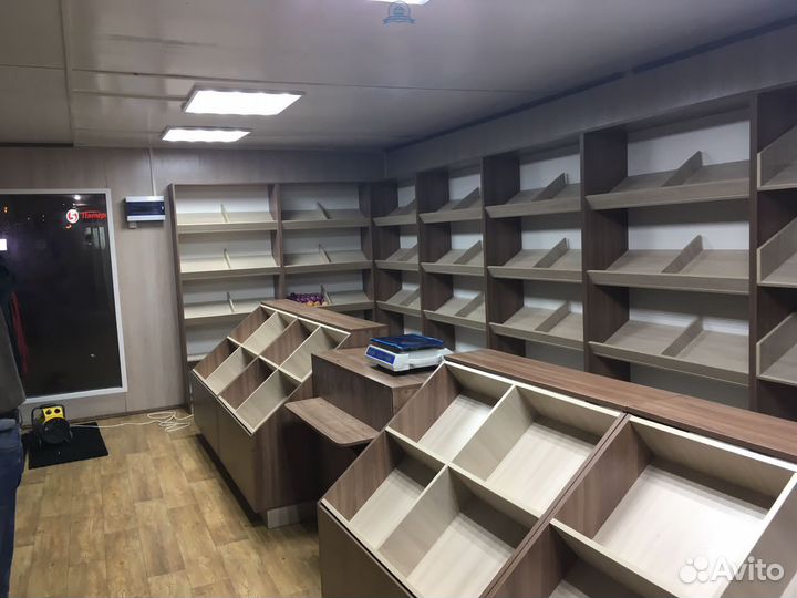 Торговые стеллажи в бутик