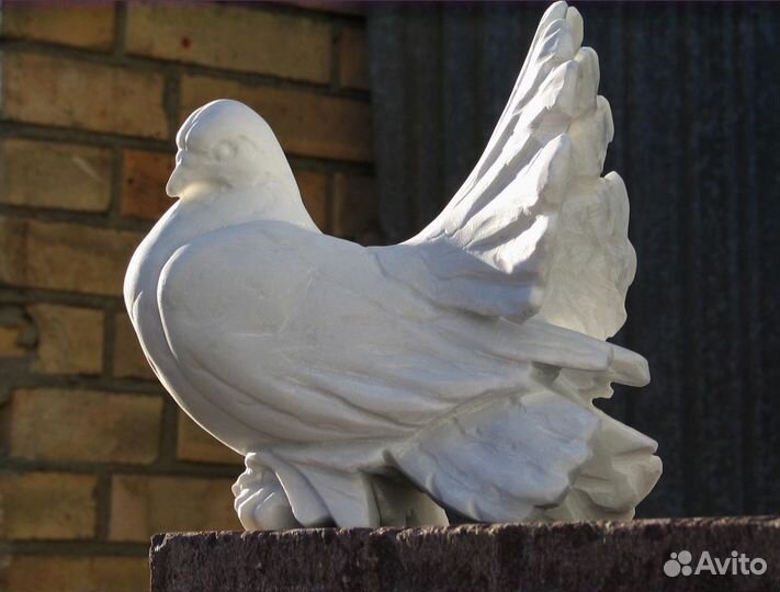 Голубь натуральный мрамор скульптура на могилу