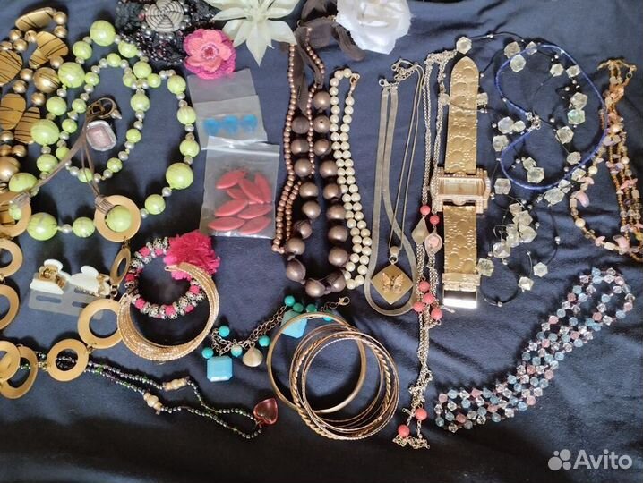 Бижутерии много пакетом