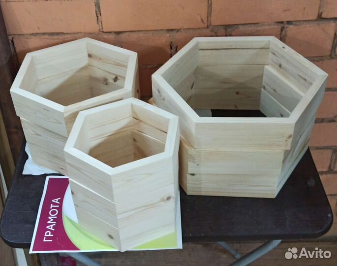 Настенные полки соты