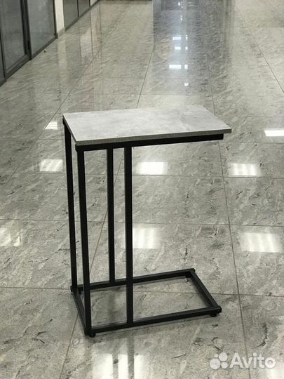 Столик прикроватный