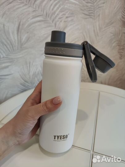 Бутылка термос для воды и чая белая