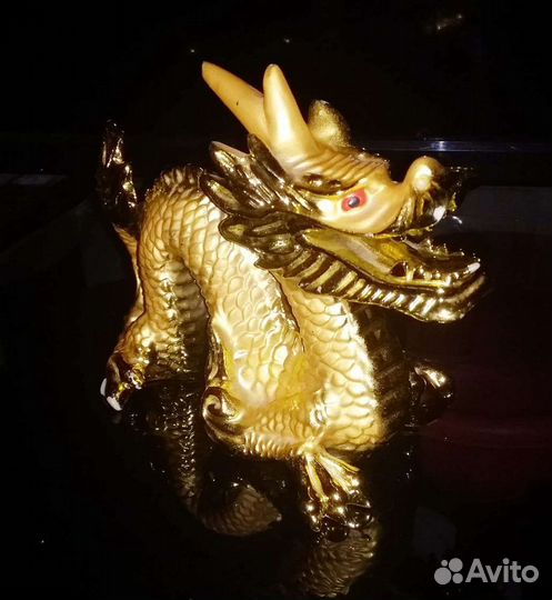 Статуэтка/декоративная фигурка Золотой дракон