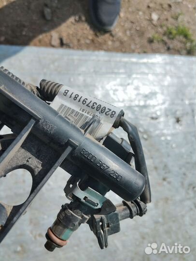 Рампа с форсунками Рено Модус Клио 1.1 1.2