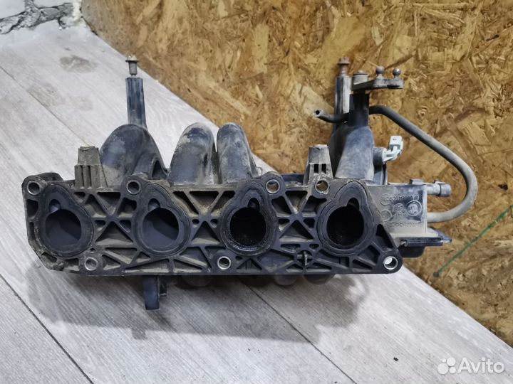 Впускной коллектор Renault Symbol