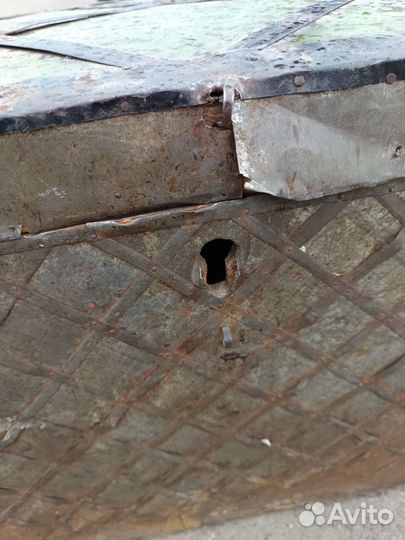 Сундук деревянный