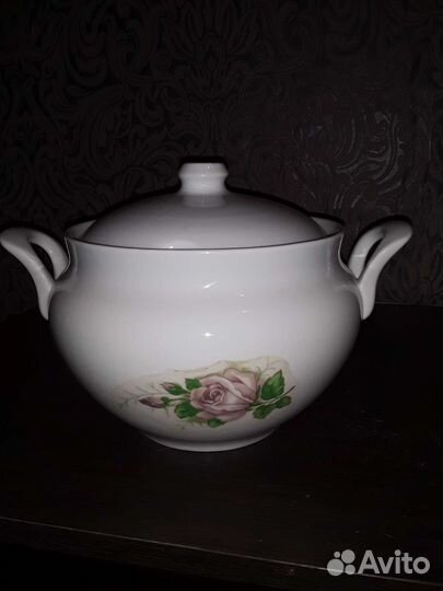 Фарфоровая супница