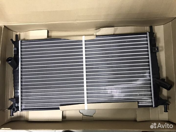 Радиатор Mazda 3 / Ford Focus II / C-Max / Volvo S