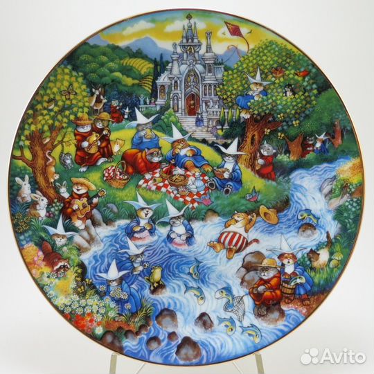 Тарелки серии Кошки Билл Белл. Кошачий монастырь