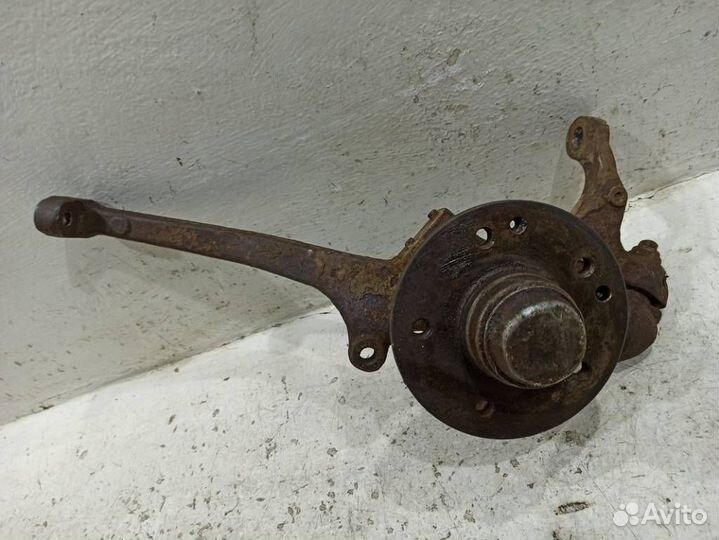 Кулак передний левый A2023300020