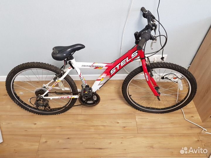 Подростковый красный велосипед Stels Navigator 400
