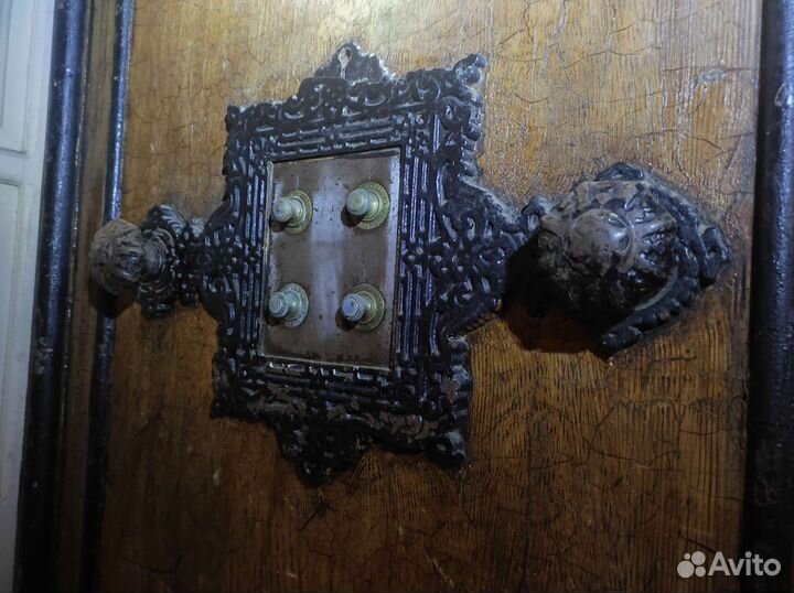 Сейф антикварный