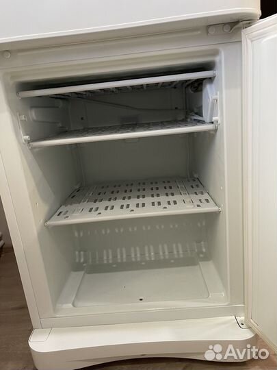 Холодильник indesit