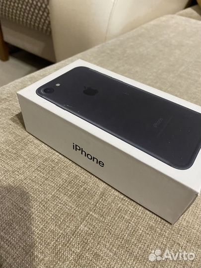 Коробка от iPhone 7