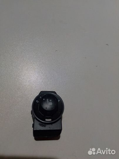 Кнопка обогрева сидений правая (SsangYong Rexton)