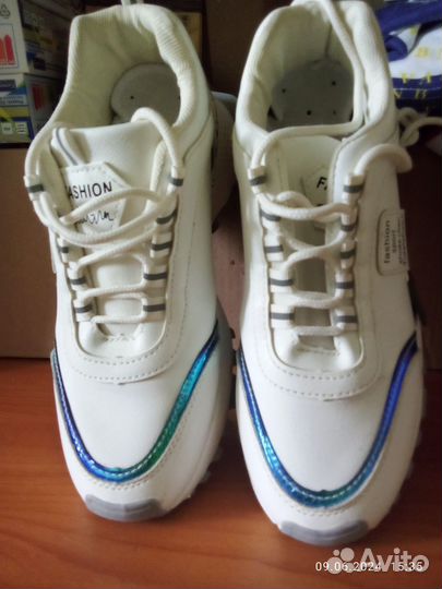 Кроссовки женские 38 размер