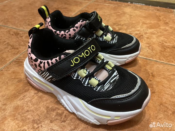 Кроссовки для девочки 28 размер