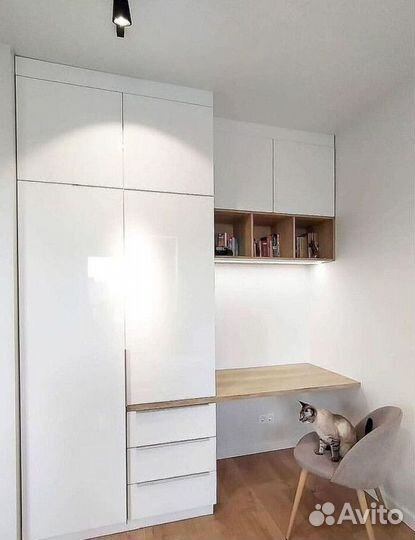 Шкаф распашной с рабочей зоной вдоль окна SHR-7352