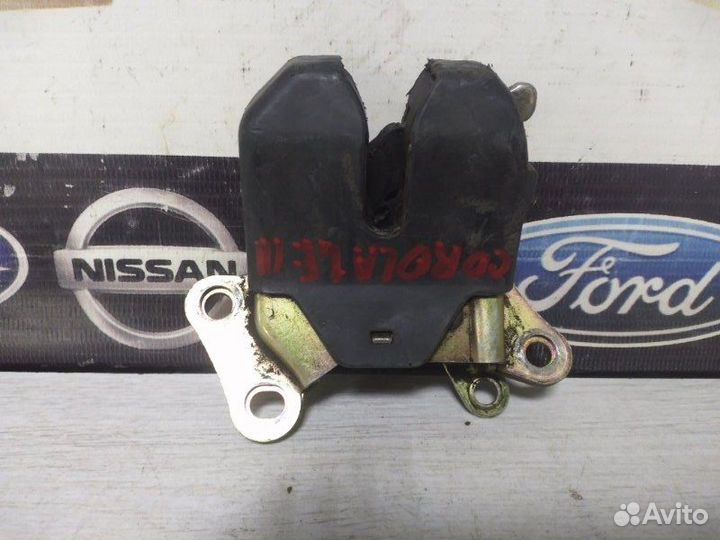 Замок двери багажника Toyota Corolla EE111 4E-FE