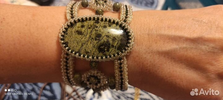 Браслет из бисера с натуральным камнем