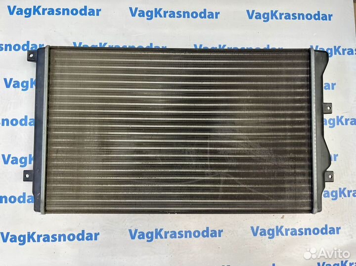 Радиатор двигателя VW Jetta 6 2011-2018 1.4T