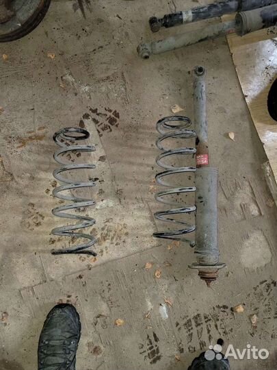 Задний амортизатор и пружины на шевроле авео 2011г