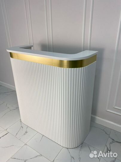 Стойка ресепшн