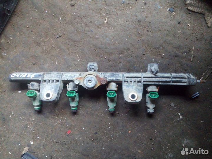 Рейка топливная (рампа ) 1.4 G4EE с форсунками Kia