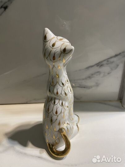 Фарфоровые статуэтка Шикарная кошечка