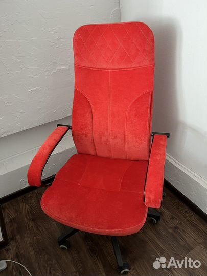 Офисное кресло