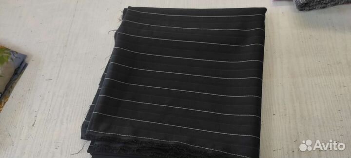 Отрезы тканей разные