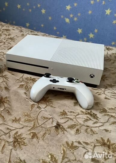 Xbox One S 1TB + игры