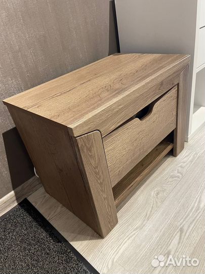 Тумбочка