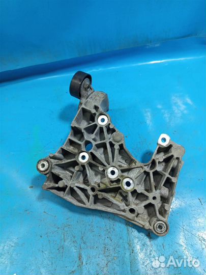 Кронштейн генератора Jaguar XJ X351 (2009-2015)