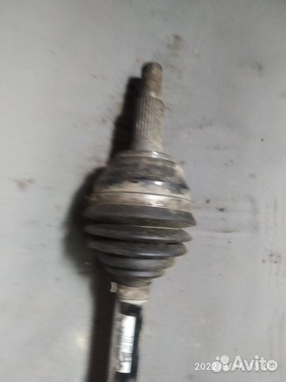 Полуось передняя левая (приводной вал, шрус) Audi