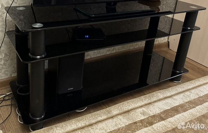 Стеклянная тумба под тв