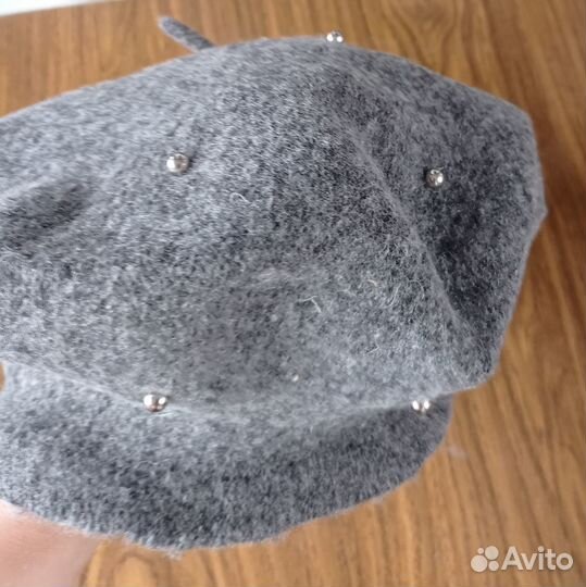 Берёт с бусинами серый Фаберлик