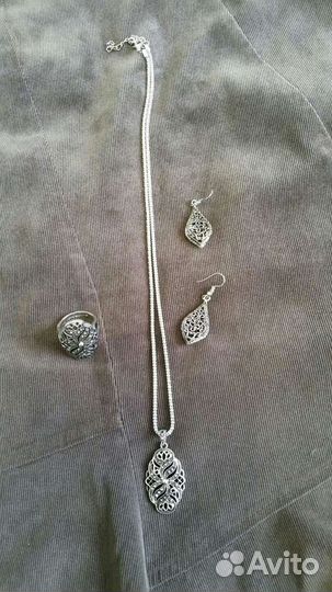 Серьги,цепи с подвесками,кольца,бижутерия