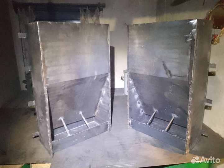 Бункерная кормушка для поросят